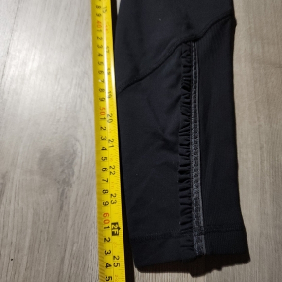Lululemon crop leggings size 6 - Picture 5 of 5